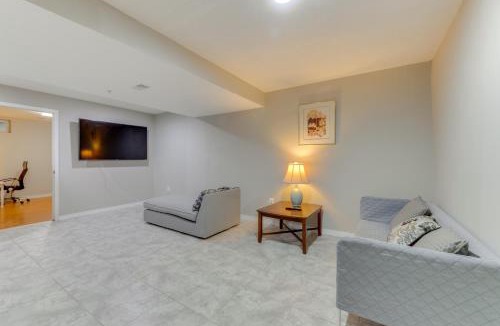 Rossville House | Close to Hospital and White Marsh! Rosedale Townhome