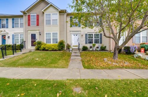 Rossville House | Close to Hospital and White Marsh! Rosedale Townhome