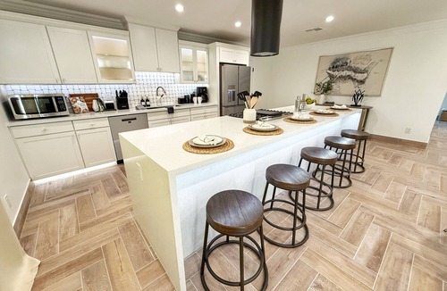 Scottsdale Estates Nine House | Close to Old Town! Heated Pool + HUGE hot tub. Chic & Cozy Scottsdale home!