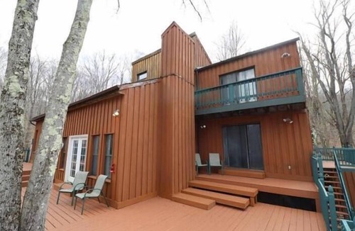 Old Timberline House | CM49-Rustic Cabin in the Woods! Hot tub, Fire Pit!