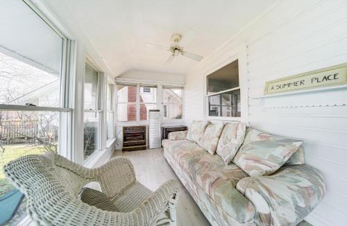 Euclid House | Coastal Lake Erie Cottage with Amazing Water Views!