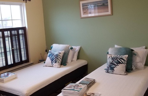 Smyrna House | Coastal Vibe 2-single beds Travel Nurses Welcomed