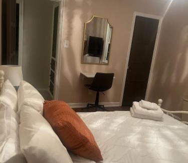 University Heights House | Cocoa Breeze Nook Suite