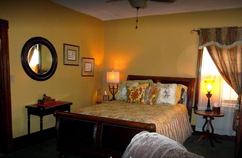 Ligonier Bed & Breakfast | Colonial House on Main