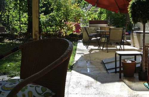 Leonia House | Colonial style house with 3 bedrooms , family room , backyard .