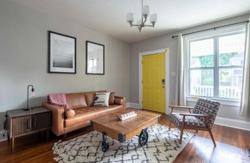 Old North Columbus Villa | Columbus 10-Bedroom Mansion - Perfect For Up To To 22 People - 4 Bathrooms, 2 Kitchens, Great Location