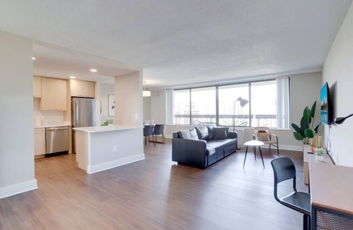 Crystal City Apartment | Comfort at Crystal City - Amazing Apartment W gym