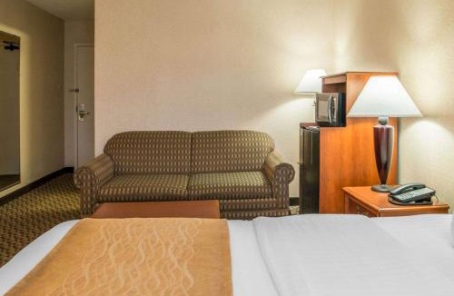 O'Hara Township Hotel | Comfort Inn & Suites Pittsburgh Fox Chapel