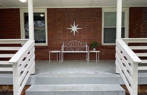 Inglewood House | Comfortable and Quiet 3 Bedroom Duplex