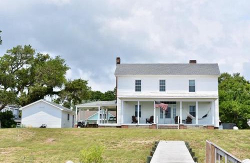 Atlantic House | Comfortable Down East Waterfront Farmhouse