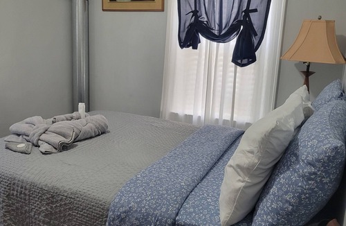 Roselle Bed & Breakfast | Comfortable with WiFi and AC in welcoming Roselle