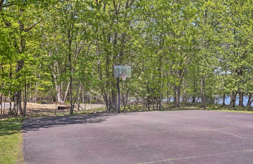 Pocono Summit Cottage | Community Beach & Lake: Pocono Summit Escape