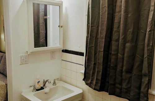 Harrisburg - Hershey House | Compact Unit with private bath