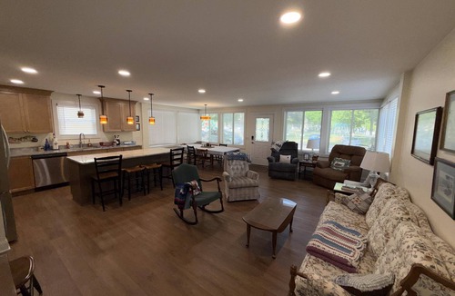 Lakeside Cottage | Complete Remodel for 2025 in Prime Location in Lakeside!