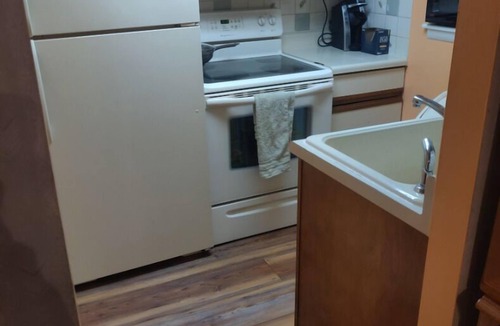 Bensalem Condo | Condo with 1 bedroom, livingroom and bathroom