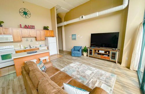 Sandusky Apartment | Condo with Lake & Cedar Point Views From Balcony.