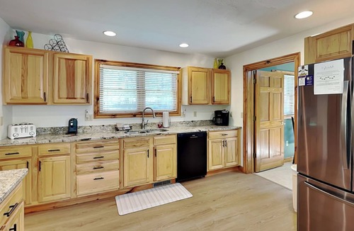 North Glade Hills House | Constantly Cozy | Lakefront + Community Amenities