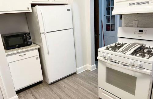 Toledo Apartment | Contemporary and modern, furnished 2 BR apartments, filled with desirable amenities