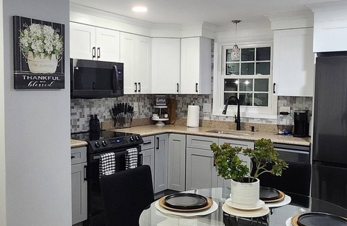 Perth Amboy Apartment | Contemporary Comfort 2-bedroom apartment in Perth Amboy
