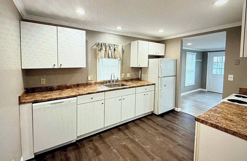 Conneaut Lakeshore Cottage | Contemporary Cottage Located Near Conneaut Lake
