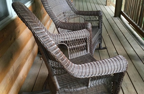 Wallenpaupauk Lake Estates Cabin | Contemporary Log Cabin : 2 Blocks from Lake Wallenpaupack, Located in WLE