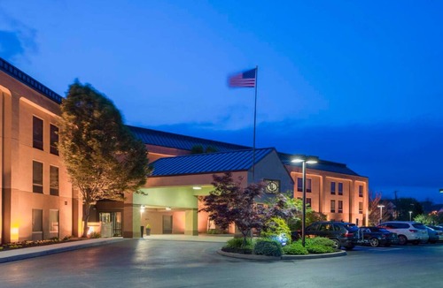 Carlisle Hotel | Convenient Getaway with Whirlpool – Close to Gettysburg and Hersheypark, Pets
