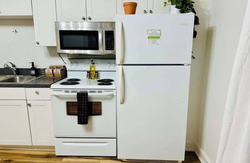 Italian Village House | Convention - Free Parking- Short North - King Bed