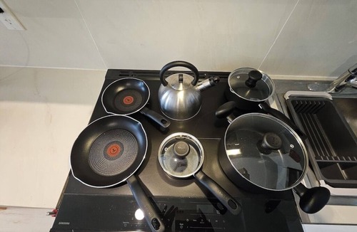 Bergen House | Cool Renovated 3-bedroom Townhome with AC in Jersey City
