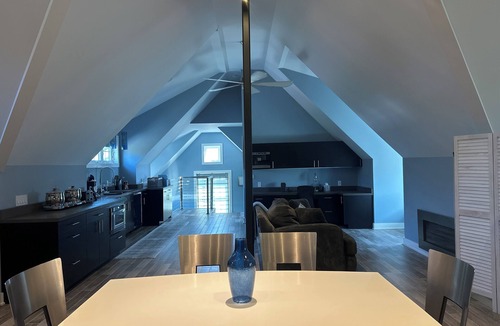 Dallas Apartment | Coolest home away from home! Super cozy, modern, and comfy!