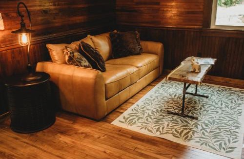 Procious House | Corton Lodge on the Elk River - Riverview Suite