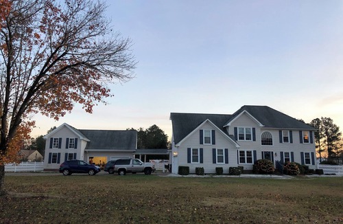 Fentress Apartment | Cosy studio apartment over garage. Half hour from VB - 1 hour from Outerbanks