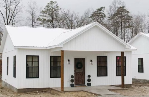 Farmers Cottage | Cottage 4 at MeadowView- near cave run lake!
