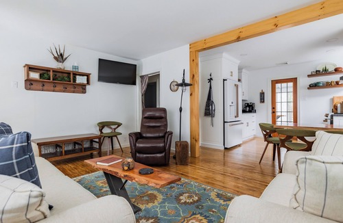 Pine Grove House | Cottage on Sweet Arrow Lake
