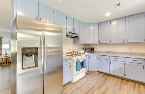Nelsonville Cottage | Cottage w/Yard + Grill ~ 21 Mi to Hocking Hills!