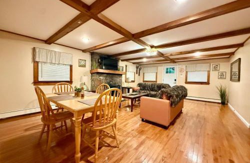 Montague House | Country Comfort Cabin Delaware River Islands