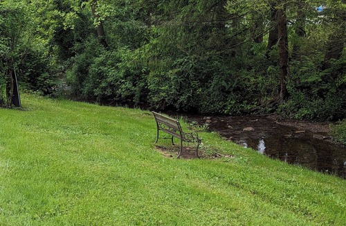 Coshocton Cottage | Country Cottage on 3 acres just 1 mile from Roscoe Village and Coshocton.