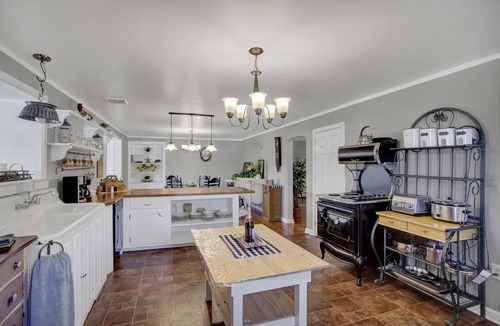 Kinzers House | Country Land Guest House - Spacious and Great for Families to Relax!