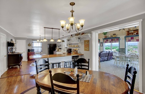 Kinzers House | Country Land Guest House - Spacious and Great for Families to Relax!
