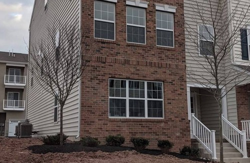 Palm House | Countryside townhouse close to the big city!