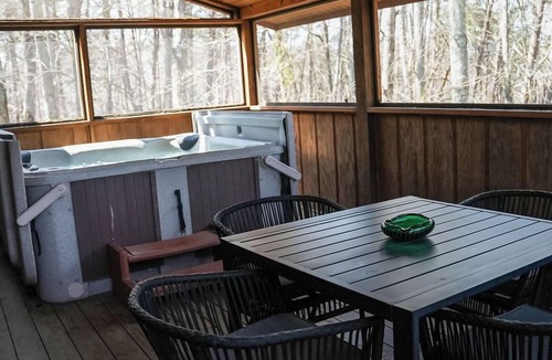 Logan Cabin | Couples Paradise II - Hosted by The Chalets