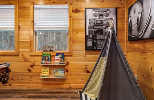 Sevierville Cabin | Couples Refuge by Ghosal Luxury Lodging