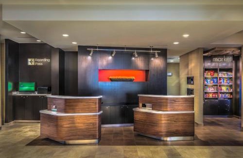 Charleston Hotel | Courtyard by Marriott Charleston Downtown/Civic Center