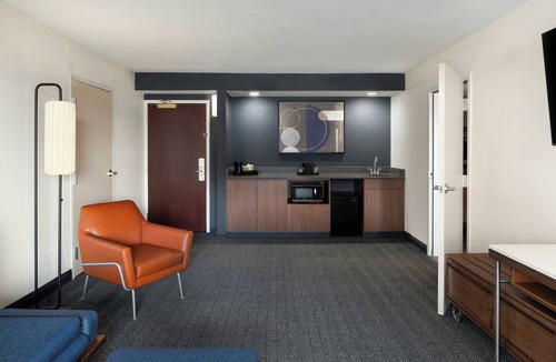 Greenbrier East Hotel | Courtyard by Marriott Chesapeake