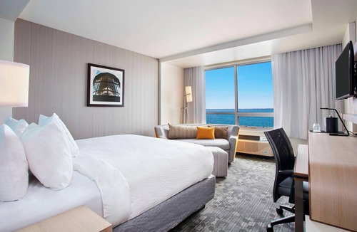 Erie Hotel | Courtyard by Marriott Erie Bayfront