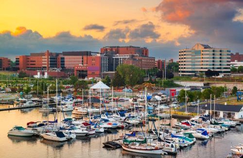 Erie Hotel | Courtyard by Marriott Erie Bayfront