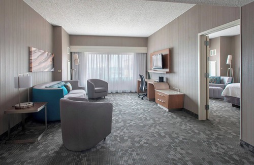 Elizabeth Hotel | Courtyard by Marriott Newark Elizabeth