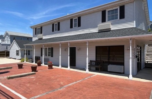 Rehoboth by the Sea Apartment | Cozy 1-bedroom apt. on 2nd floor, just 2 blocks from beach near Fifer's in Dewey