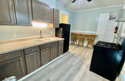 Erie Apartment | Cozy 1-bedroom apartment in wonderful Erie with WiFi