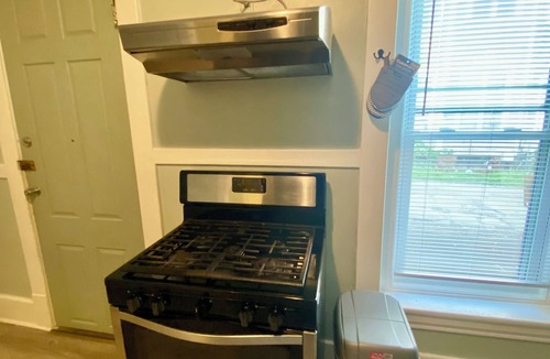 Erie Apartment | Cozy 1-bedroom apartment in wonderful Erie with WiFi