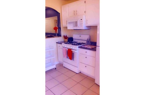 Uptown Condo | Cozy 2 Bdr *Diamond In The Bluff* Unit 1